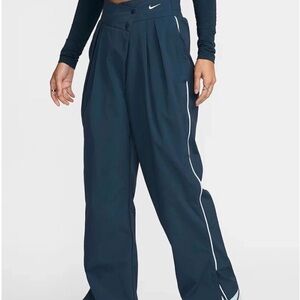 Nike Women's standard fit mid rise full length Dark Blue Track Pants size XS